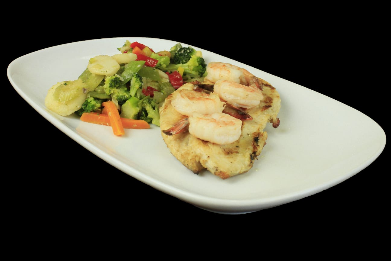 Pechuga con camarones y vegetales